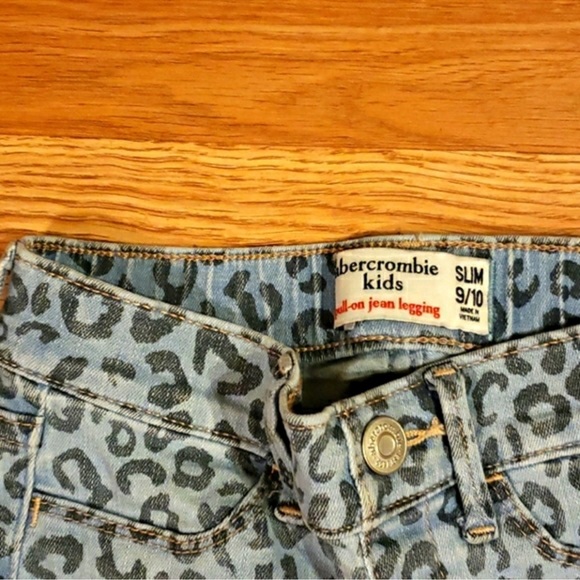 Girls Abercrombie Pants w/ Freebie! - Picture 2 of 7